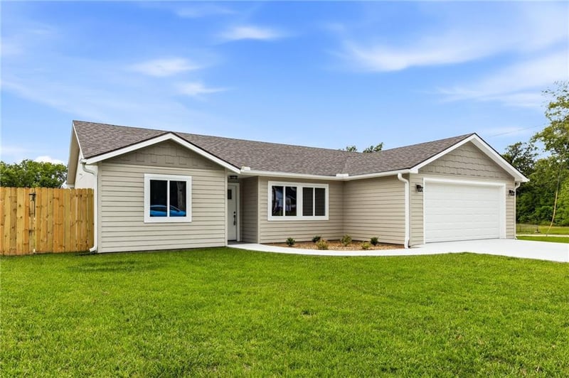209 2nd St, Creighton, MO 64739