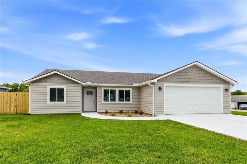 209 2nd St, Creighton, MO 64739