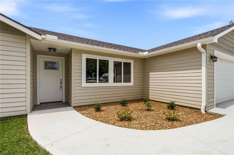 209 W 2nd St, Creighton, MO 64739