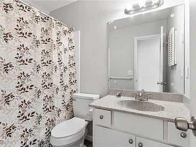 8627 Countryshire Ln, Kansas City, MO 64138