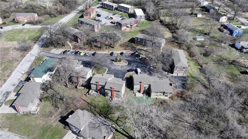 8627 Countryshire Ln, Kansas City, MO 64138