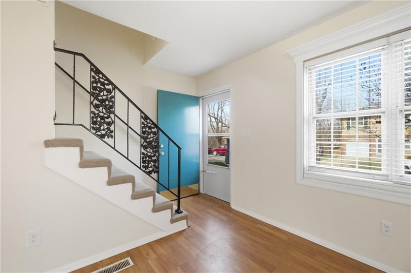 7136 Country Club Ln, Kansas City, MO 64152