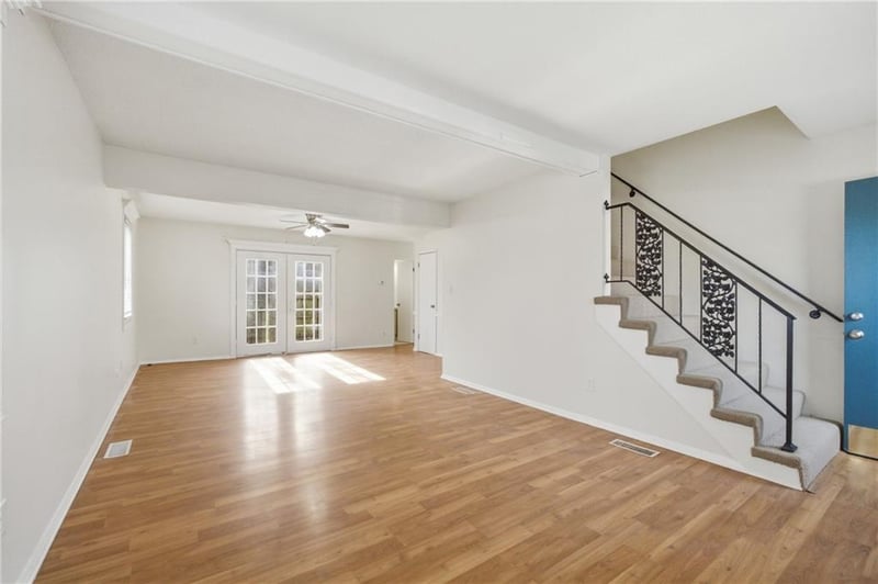 7136 Country Club Ln, Kansas City, MO 64152