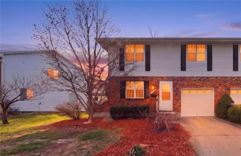 7136 NW Country Club Ln, Kansas City, MO 64152