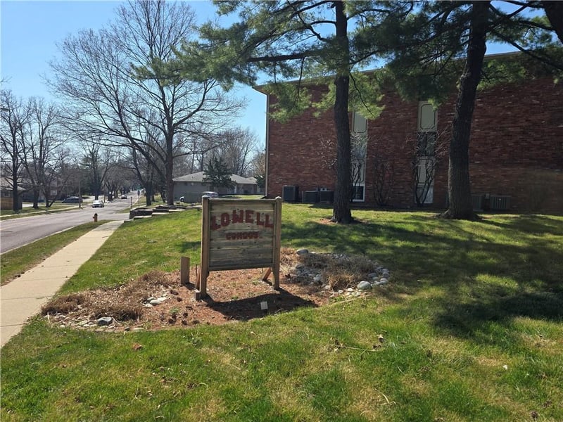 8215 Santa Fe Dr #7, Overland Park, KS 66204