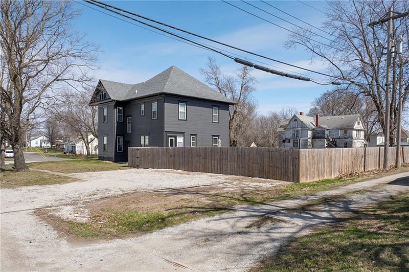 200 Berry St, Hamilton, MO 64644