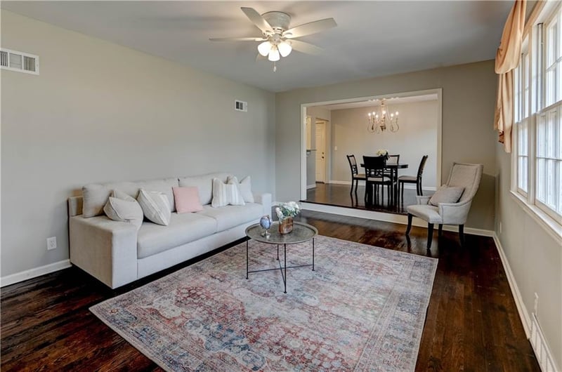 10708 Saint Catherines Ln, Kansas City, MO 64137