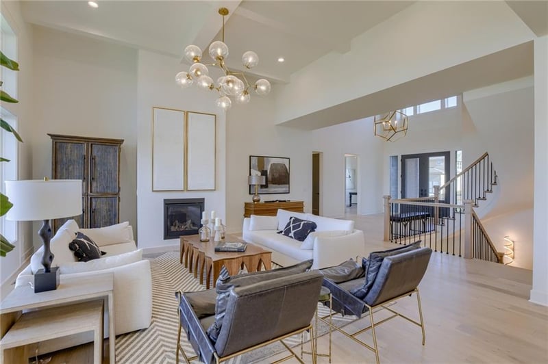 2424 177th St, Overland Park, KS 66085