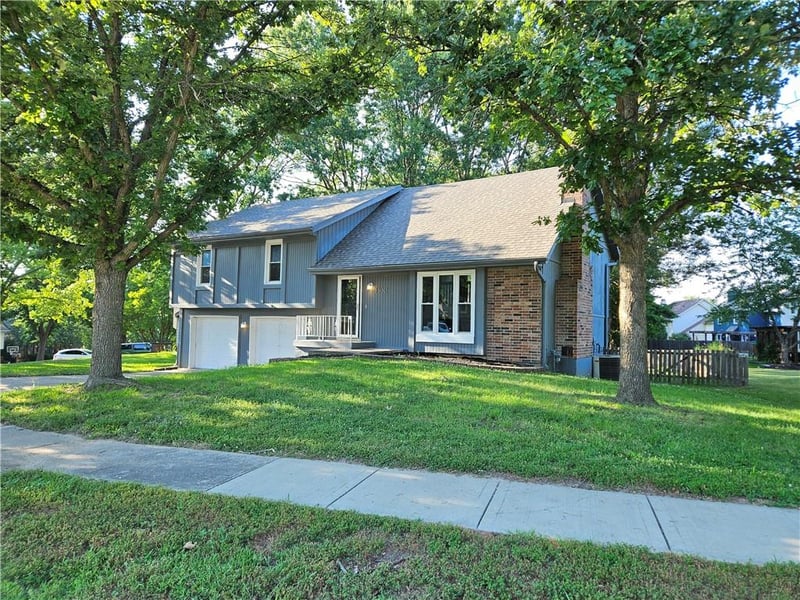 1300 80th St, Kansas City, MO 64118