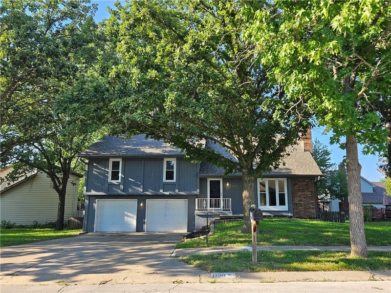 1300 80th St, Kansas City, MO 64118