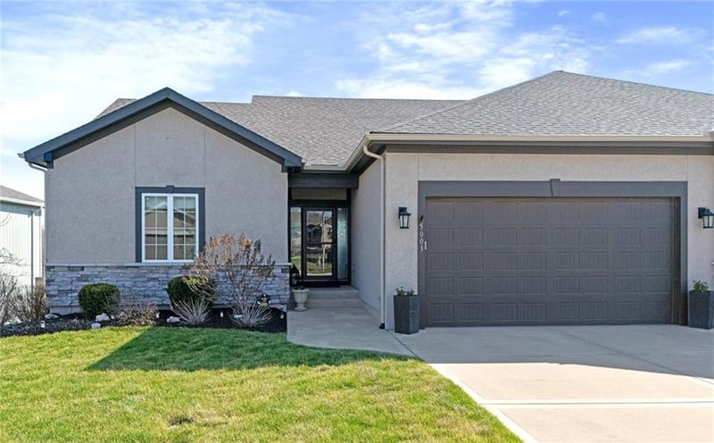 5003 145th St, Basehor, KS 66007