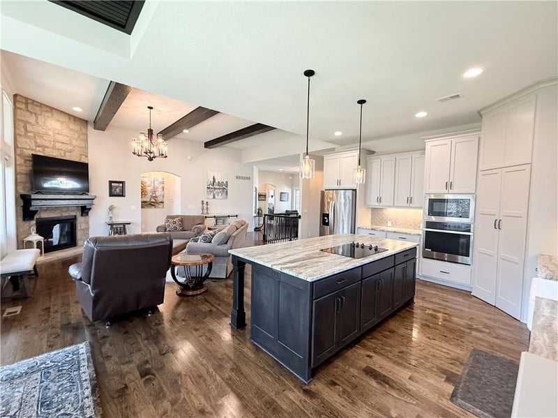 814 Creekmoor Dr, Raymore, MO 64083