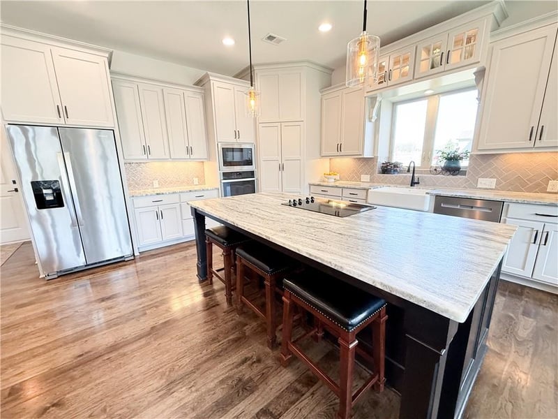 814 Creekmoor Dr, Raymore, MO 64083