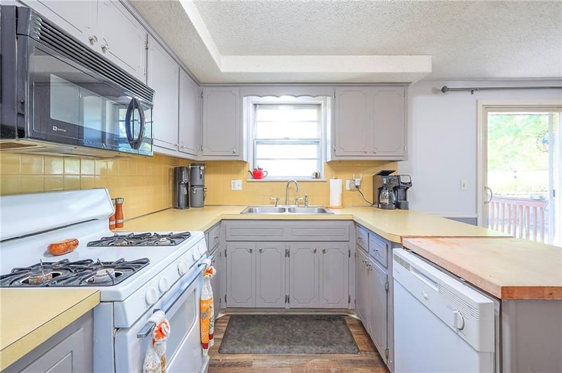 1116 Owen Dr, Liberty, MO 64068