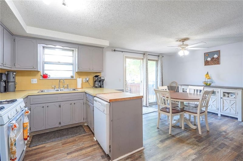 1116 Owen Dr, Liberty, MO 64068