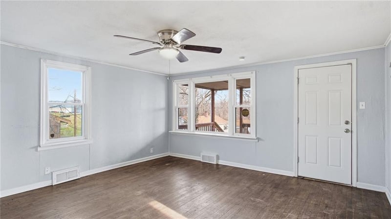 1017 Smith Ave, Independence, MO 64050