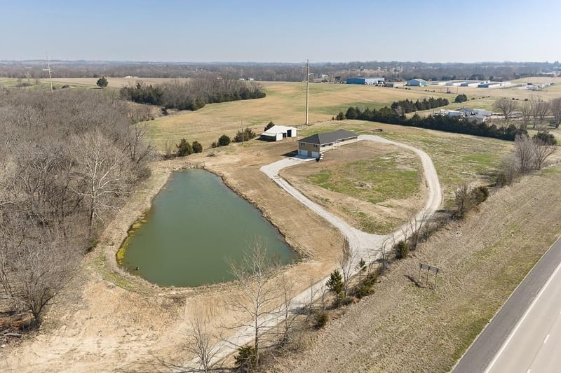 18846 182nd St, Tonganoxie, KS 66086