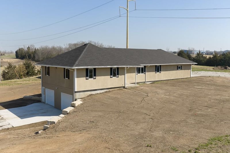 18846 182nd St, Tonganoxie, KS 66086