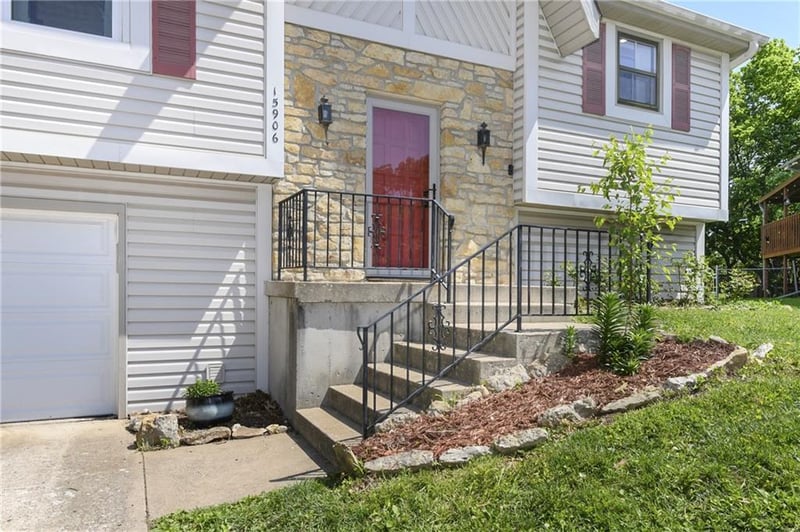 15906 154th Ter, Olathe, KS 66062