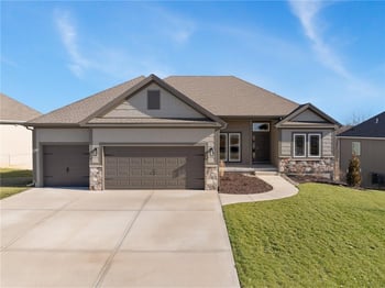6930 NE 102nd St, Kansas City, MO 64156