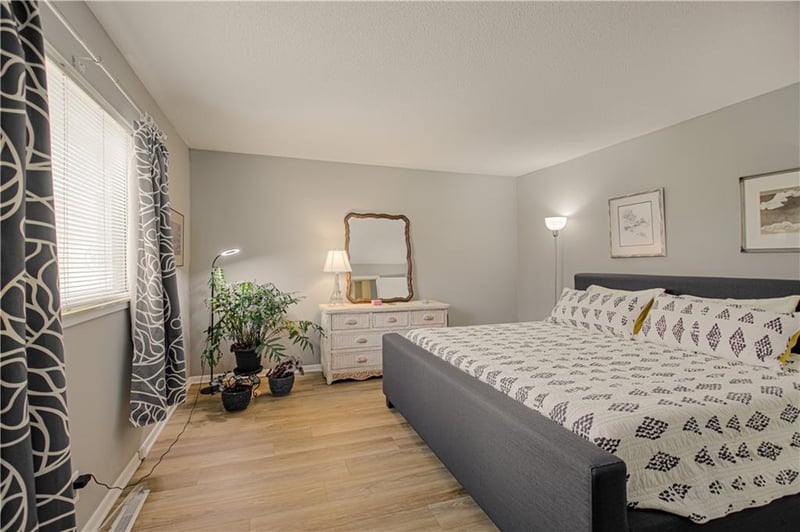 8740 Metcalf Ave #103C, Overland Park, KS 66212