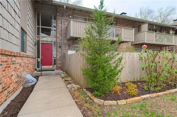 8740 Metcalf Ave #103C, Overland Park, KS 66212