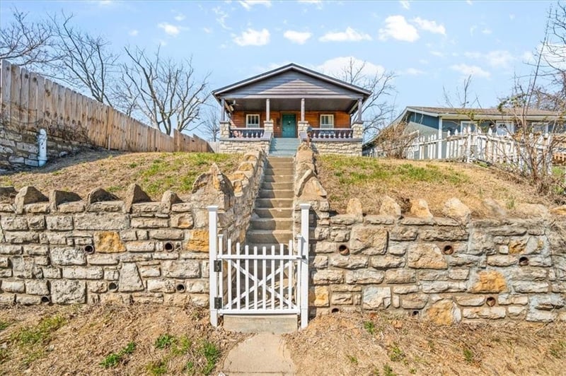 3118 Myrtle Ave, Kansas City, MO 64128