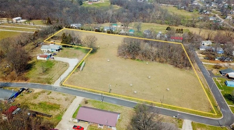 Highland St, Carrollton, MO 64633