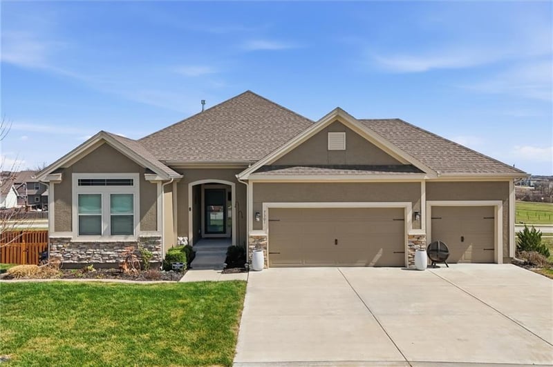 7301 108th Ter, Kansas City, MO 64156