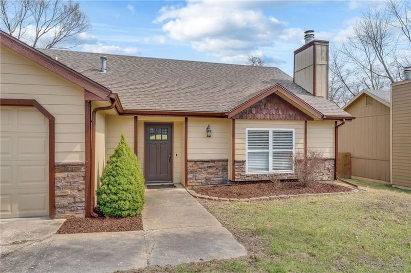 912 Chalk Hill Ct, Lawrence, KS 66049