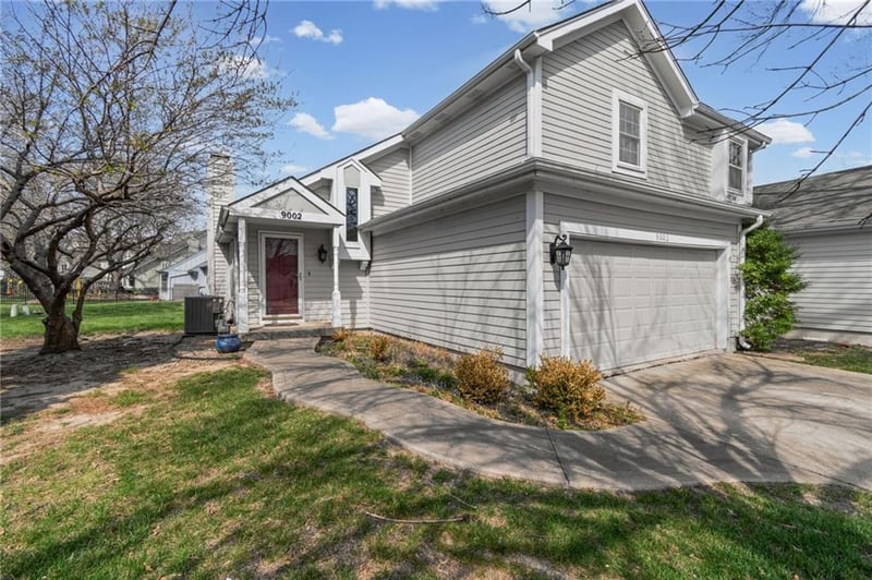9002 W 120th Ter, Overland Park, KS 66213