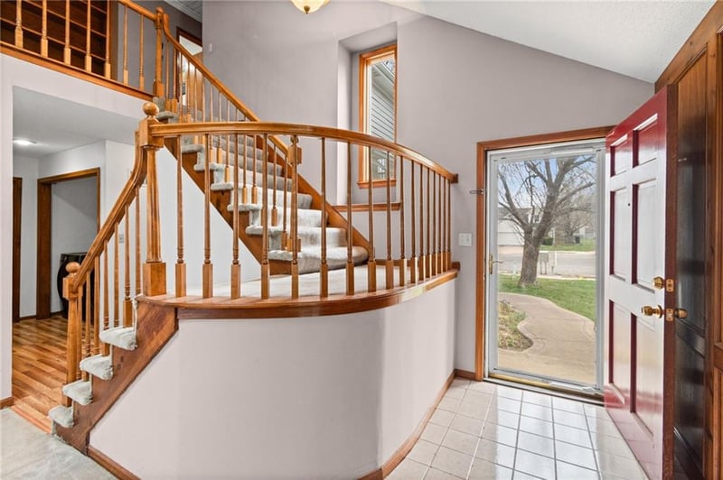 9002 W 120th Ter, Overland Park, KS 66213