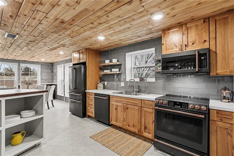 8673 Mo 116 Hw, Gower, MO 64454