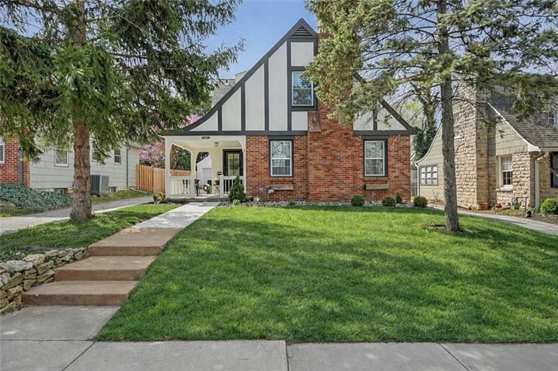 6846 Locust St, Kansas City, MO 64131