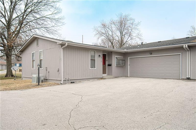 13917 Falkirk Cir, Grandview, MO 64030