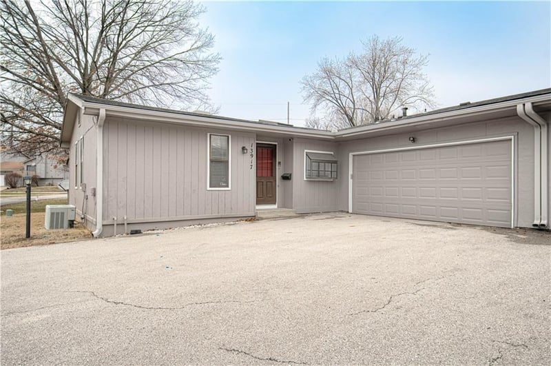 13917 Falkirk Cir, Grandview, MO 64030