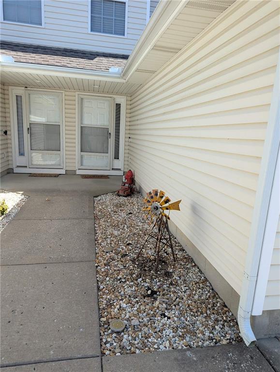 1415 Norwood Dr, Lee's Summit, MO 64086