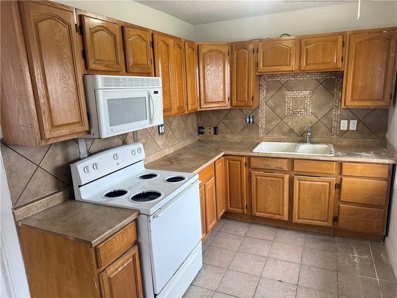 7408 49th Ter, Kansas City, MO 64129