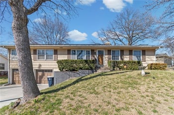 3432 NE 46th St, Kansas City, MO 64117