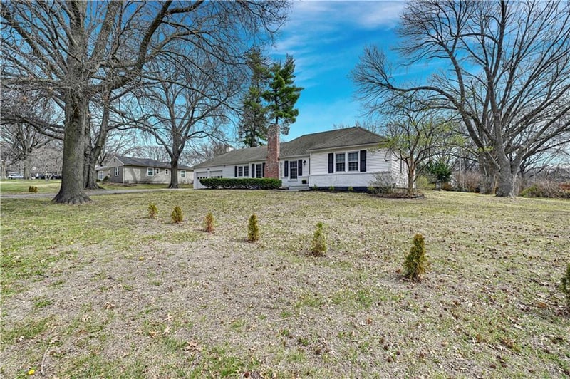 9709 State Line Rd, Kansas City, MO 64114