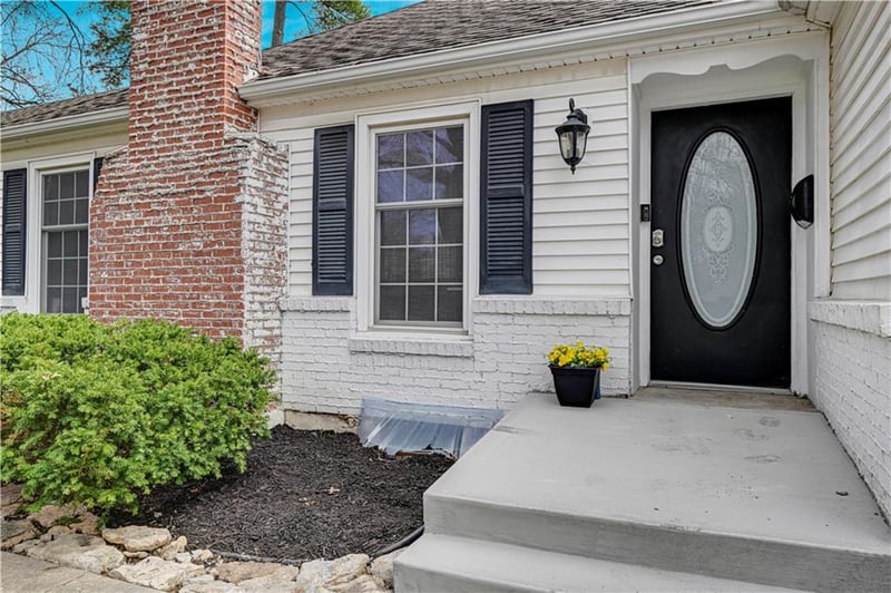 9709 State Line Rd, Kansas City, MO 64114