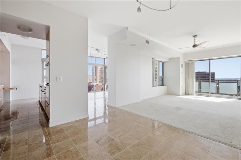 4950 Central St #702, Kansas City, MO 64112