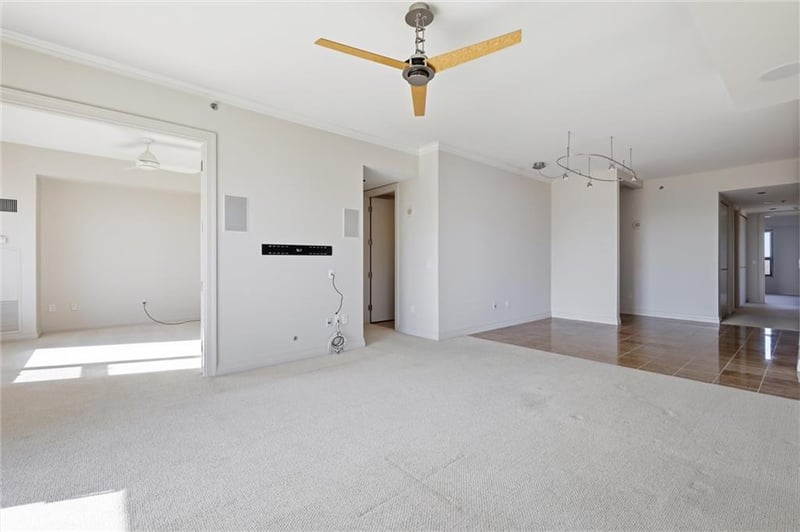 4950 Central St #702, Kansas City, MO 64112