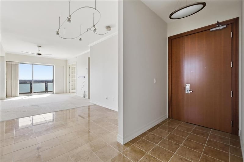 4950 Central St #702, Kansas City, MO 64112