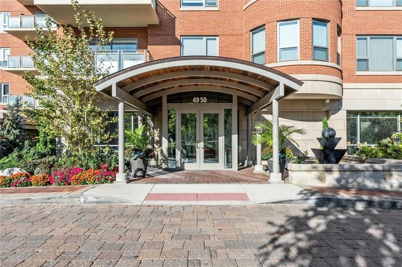 4950 Central St #702, Kansas City, MO 64112