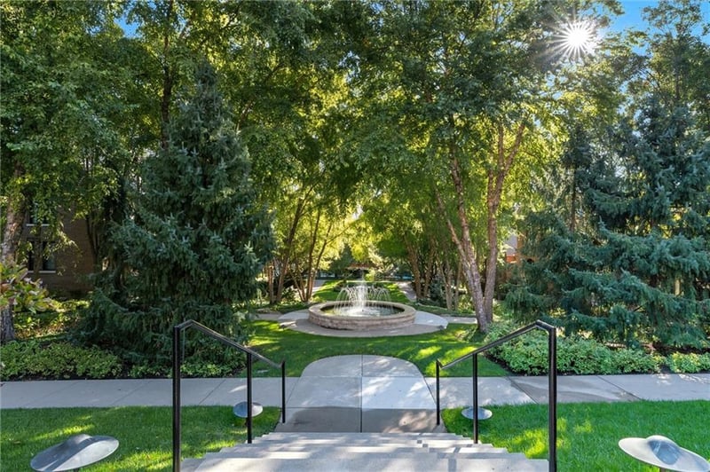 4950 Central St #702, Kansas City, MO 64112