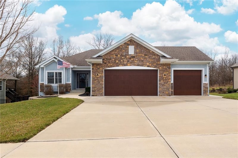 12815 Hubbard Rd, Kansas City, KS 66109