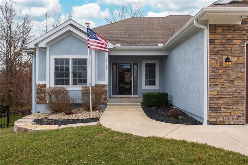 12815 Hubbard Rd, Kansas City, KS 66109