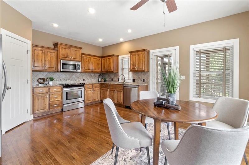 7807 158th Ter, Overland Park, KS 66223