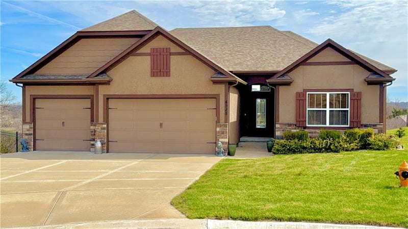 4925 Brittany Dr, Blue Springs, MO 64015